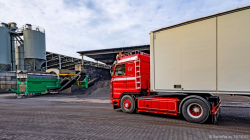 20251019-Tom-Holding-00613